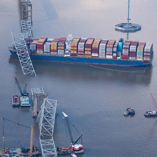 桥塌后，巴尔的摩对船东和运营商提起诉讼