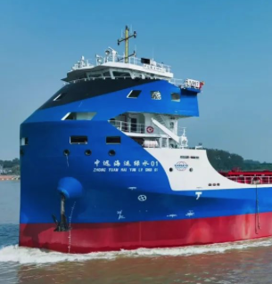 全球最大江海直达纯电动集装箱船，首航洋山港