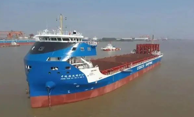 全球最大、世界首制万吨级纯电动力集装箱船首航