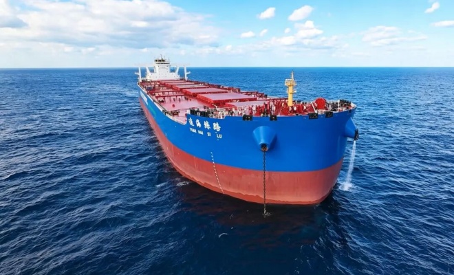 全球首艘！中远海运重工交付32.5万吨甲醇双燃料矿砂船，姊妹船同日命名