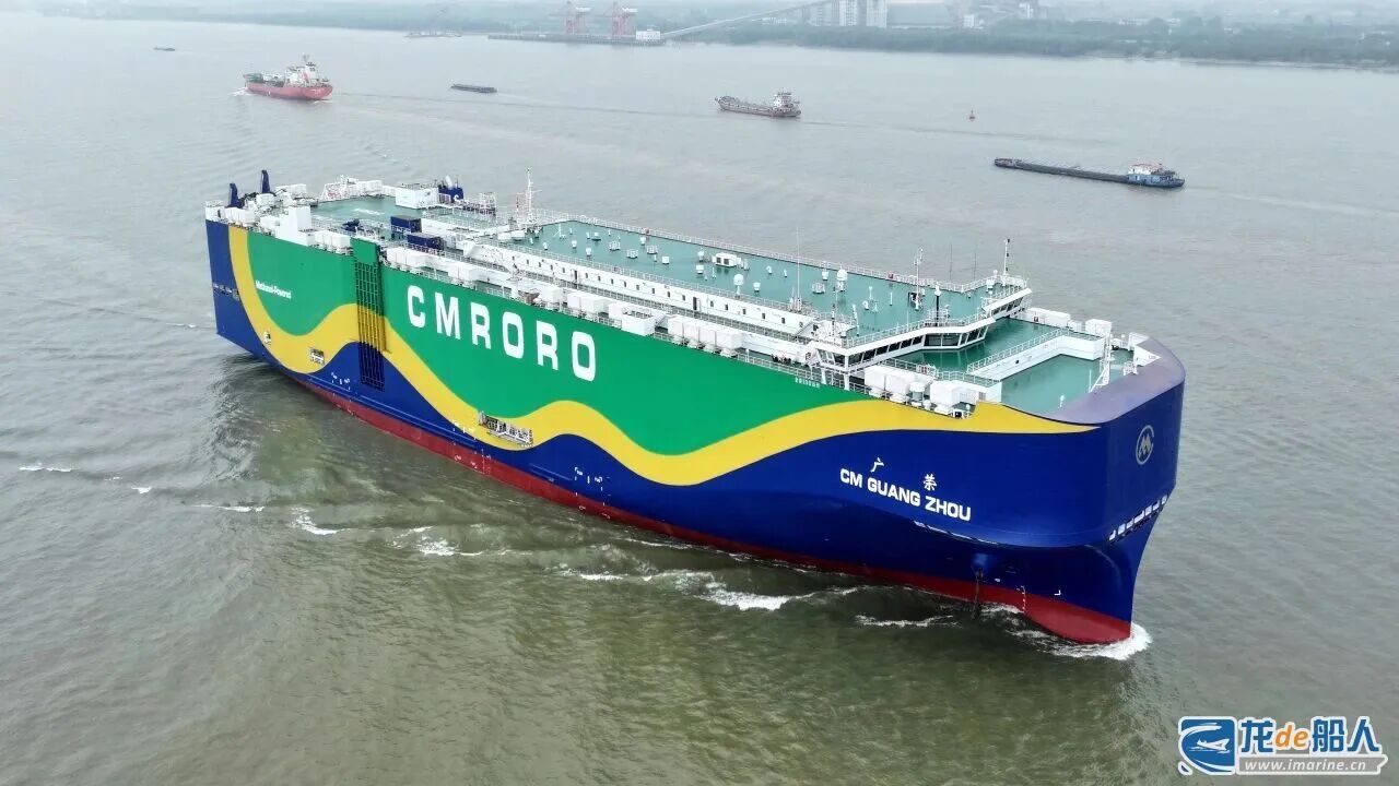 金陵船厂交付7800车甲醇双燃料滚装船