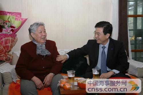 中海集团领导节前亲切慰问老同志(图)
