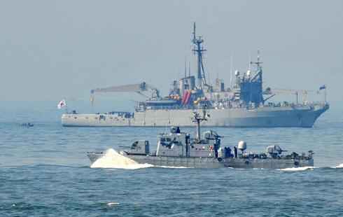 韩国找到沉没军舰尾部 失踪船员或在其中