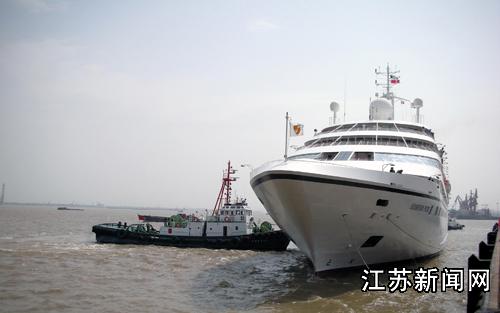 上海港迎来“袖珍型”豪华邮轮（图）