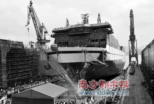 广船国际1400客位大型客滚船下水