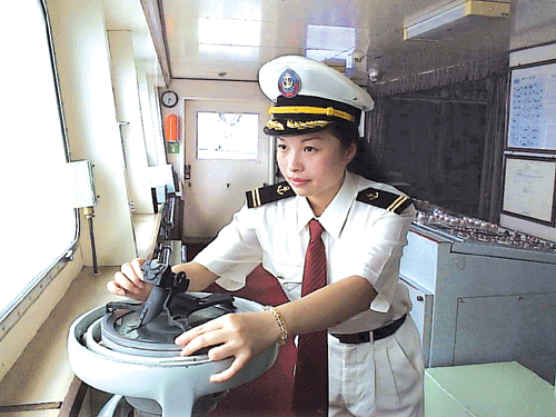 未来的第一位女船长——施正萍（图）