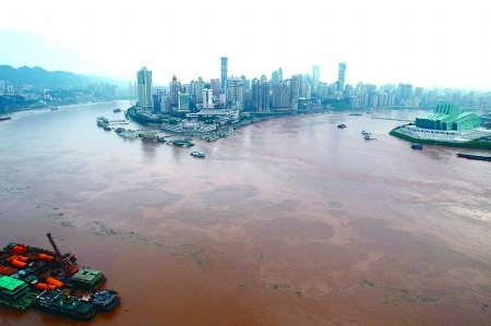 长江20年最高水位致各地险情频发（组图）