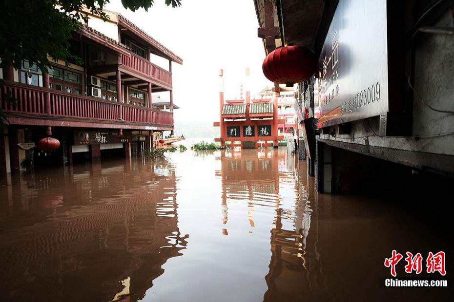 长江今年最大洪峰过境 古镇磁器口半城被淹