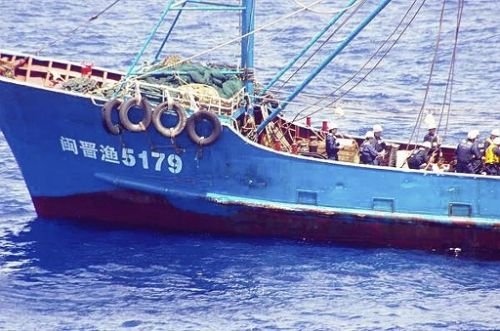 日本巡逻艇冲撞中国渔船 逮捕船长（图）