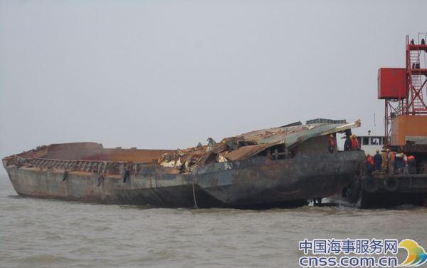 历时一个月 大海中成功捞起沉船