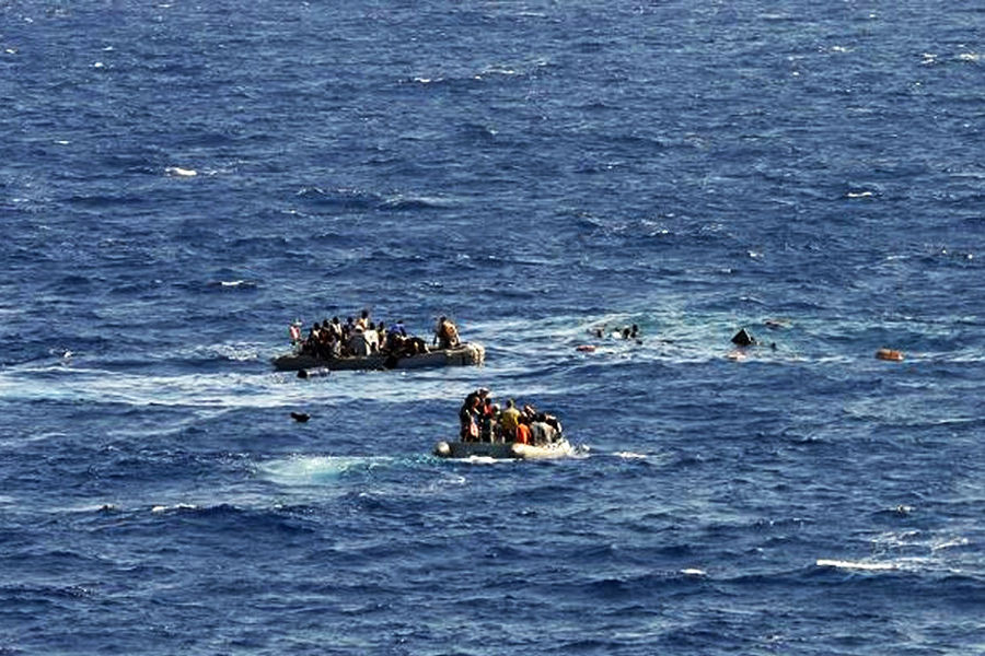 亚丁湾一艘载85人船只沉没至少13人溺亡