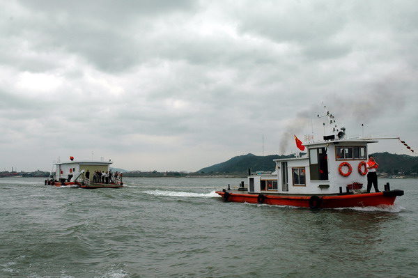 肇庆海事局两组油污应急船正式服役