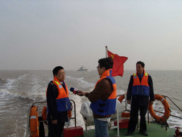 北仑海事处与海洋渔业局联合执法确保航道通畅