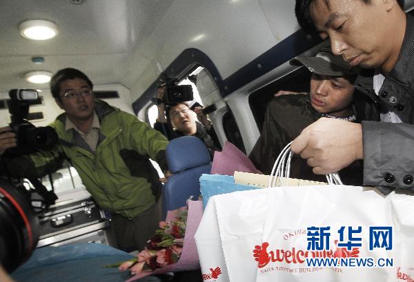 “南远钻石号”3名幸存中国船员抵达上海