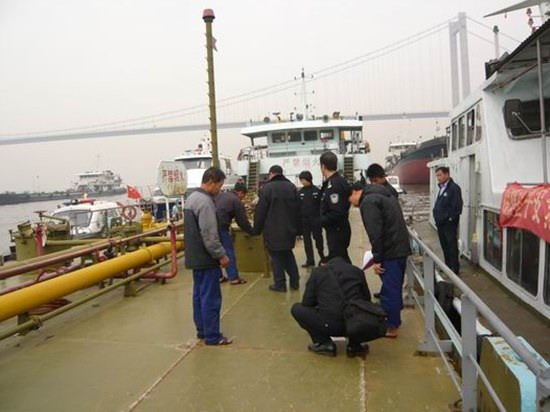 广州四项措施应对油轮锚地小艇窃油发生险情