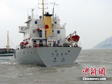 浙籍船舶泉州湾搁浅13船员成功获救（图）