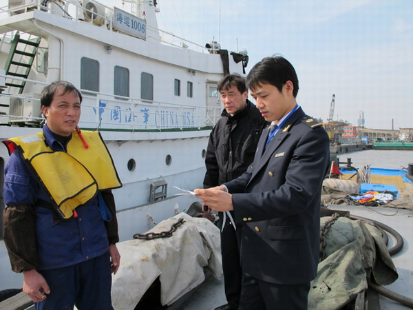 上海兰州路海事处开展残油油污水接收作业检查