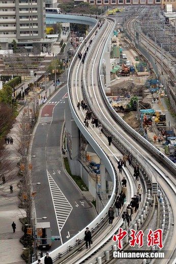 日本横须贺基地所有自卫队舰艇受命驰援震区