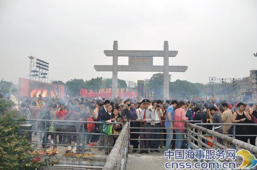 千年“菠萝诞”庙会 海事水上保安全