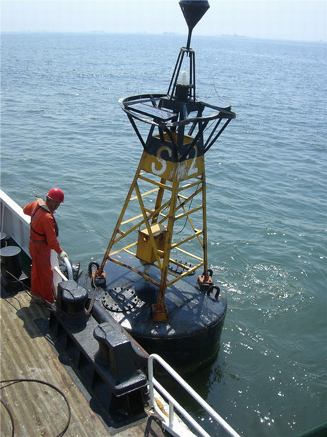天津海事局巡检航标  助航赴日援助油轮