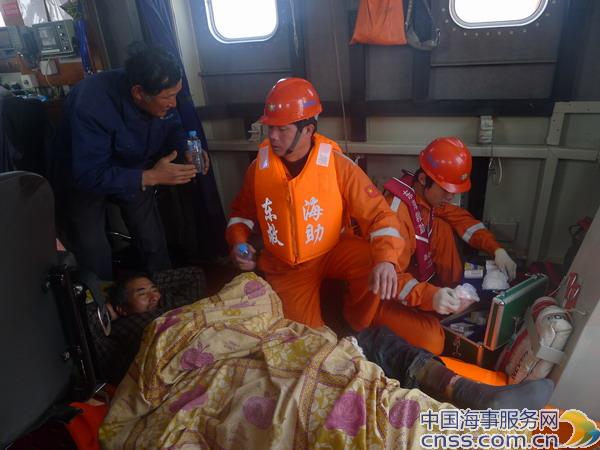 “华英398”艇快速出动救助受伤渔民