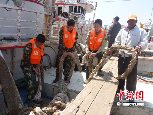 福建南青屿边防紧急救助台轮4名遇险船员