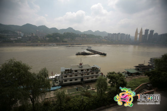 一货船在长江重庆段搁浅（图）