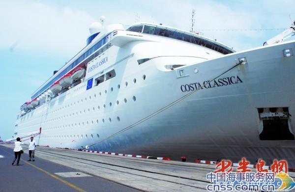 青岛首次当母港 300多名游客登上豪华邮轮(图)