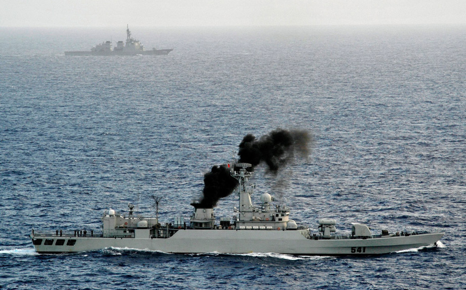 高清：日本监视中国军舰穿越宫古海峡