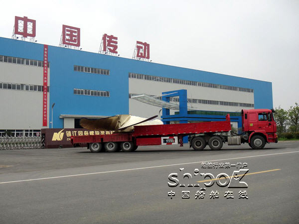 中国传动17.6万吨散货船螺旋桨交付