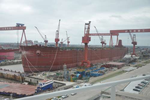 淡水河谷巨船由中国港口改挂意港口