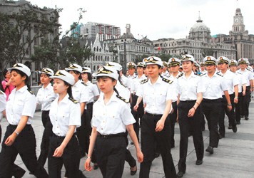 “中国航海日”上海大巡游（图）