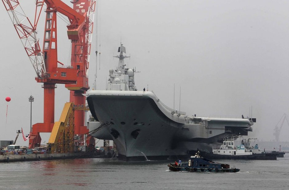 高清：中国航母完成首航返回码头 将继续改装