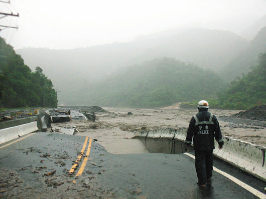 “南玛都”台风袭击南台湾 多地受灾严重(组图)