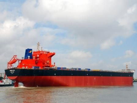 沪东中华一艘76000吨散货船试航（图）