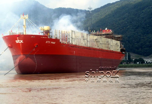 台州枫叶船业31800吨新船下水（图）