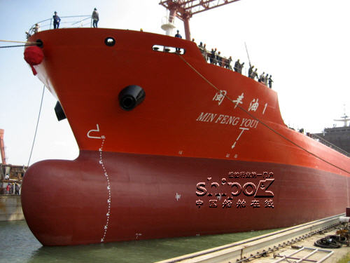 福州利亚船舶18000吨成品油船下水（图）