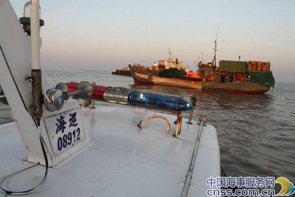 海巡艇赶到事发海域救助遇险船员（图）