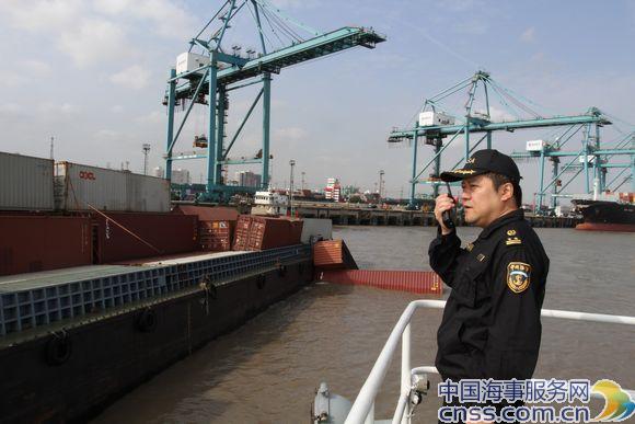 上海外高桥海事处成功处置重大集装箱落水事故