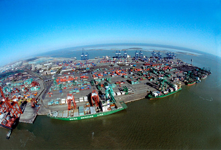 天津港新建改造上百泊位 打造现代化国际深水大港