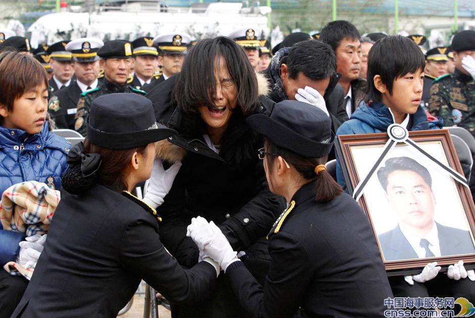 高清：韩国为身亡海警举行遗体告别式