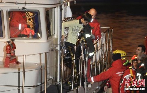 意游轮船员坚守职责 承担重任解救数百乘客（图）