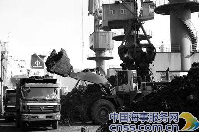 2011年 江苏连云港港口的吞吐量达到了1.66亿吨