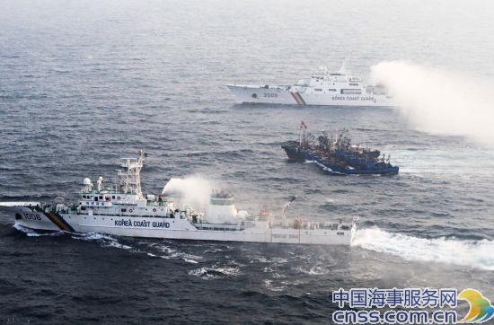 韩国1名海警在稽查中国渔船时因病猝死（图）