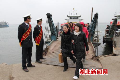 长江冬春恶劣气况持续 海事部门密切监控航运安全