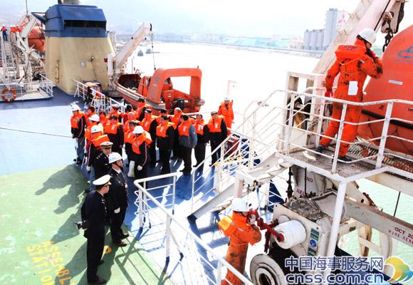 连云港中韩轮渡首次邀请乘客参加弃船演习（组图）