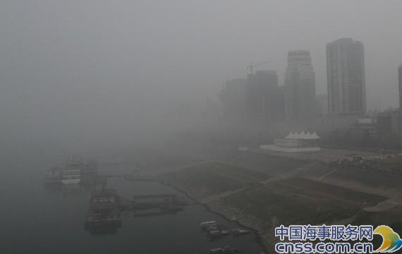 长江中游持续三天浓雾开始减弱 海事提醒安全通航（图）