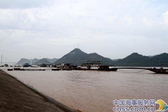 长江上游洪峰再袭三峡 海事实行水域交通管制（图）