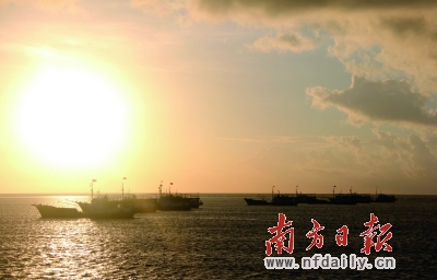 海南“史上最大规模捕捞船队”昨抵达南沙渚碧礁