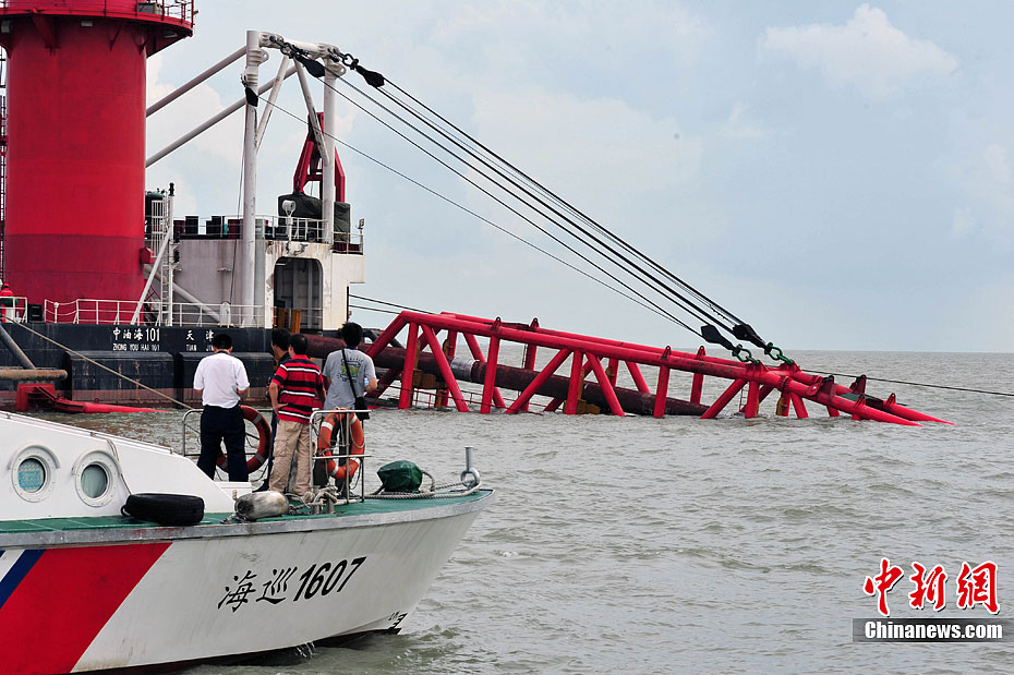 高清：西气东输海底管道施工 深圳海域铜鼓封航